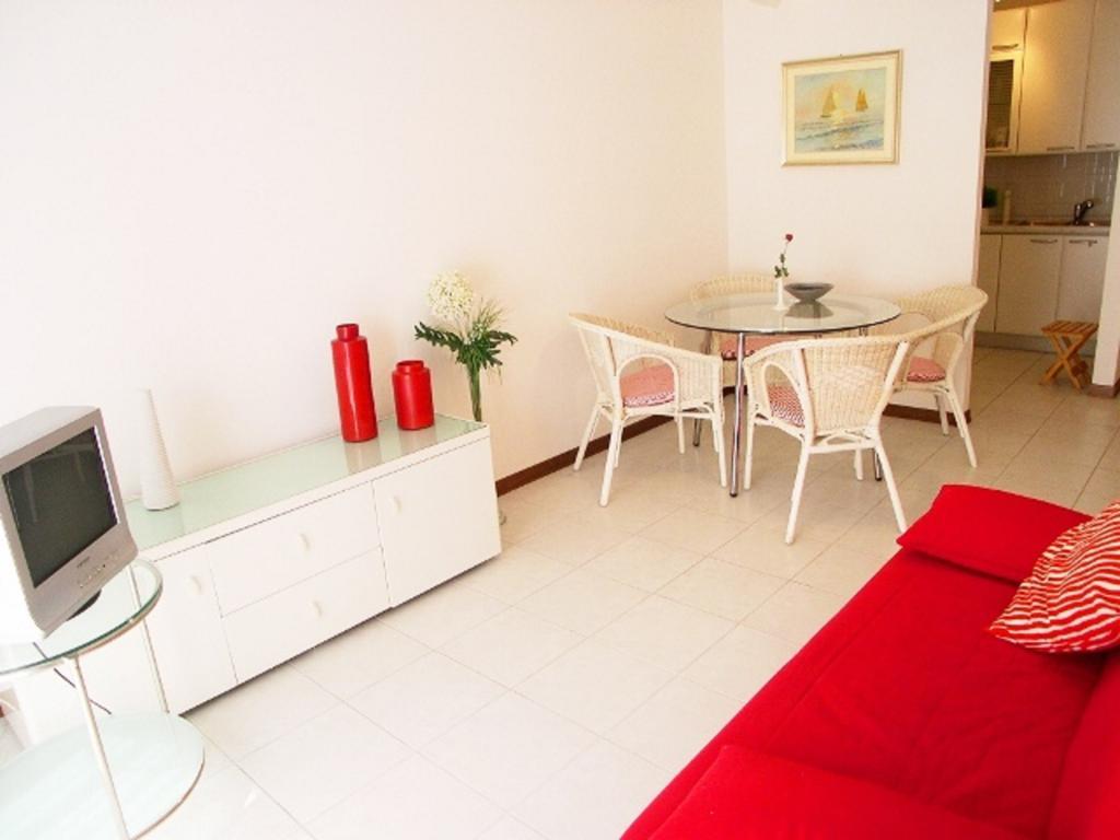 Lina'S Apartment Grado Bagian luar foto